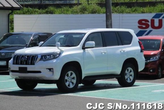 Toyota Land Cruiser Prado in White for Sale Image 3