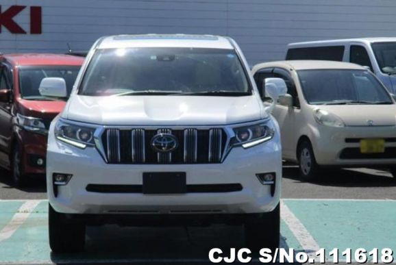 Toyota Land Cruiser Prado in White for Sale Image 4