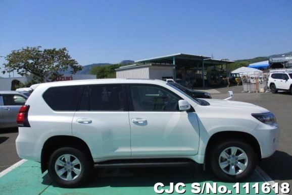 Toyota Land Cruiser Prado in White for Sale Image 6