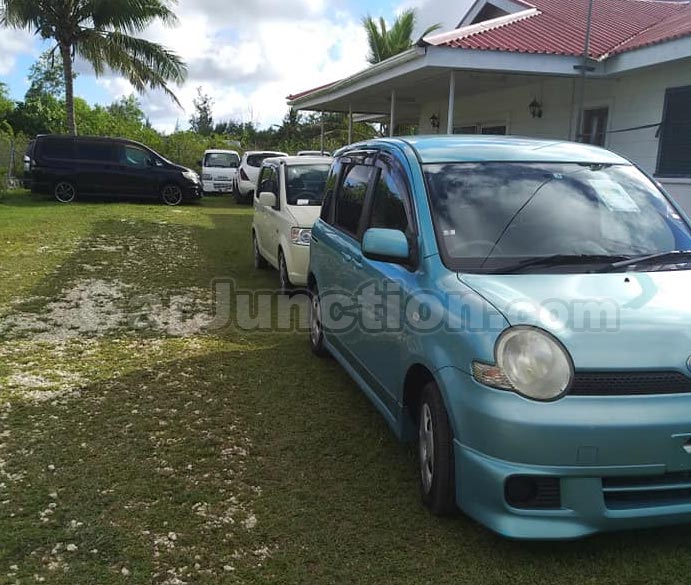 Toyota Sienta